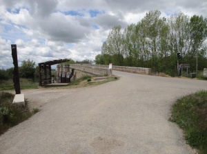 The ancient bridge that allows us to cross the Rio Pisuerga. We leave the Province of Burgos and enter the Province of Palencia.