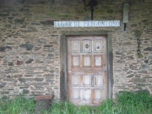 I really like the variety of doors I've seen throughout the Camino.